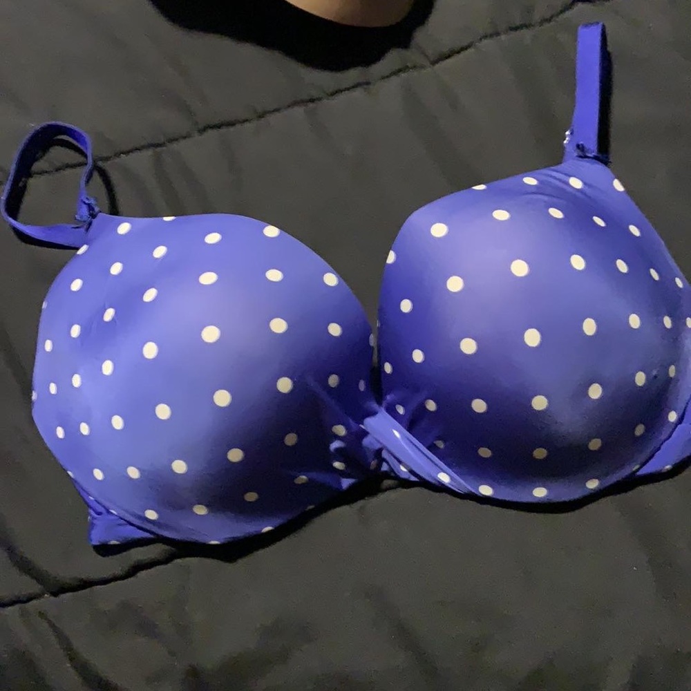 34D Vs bra